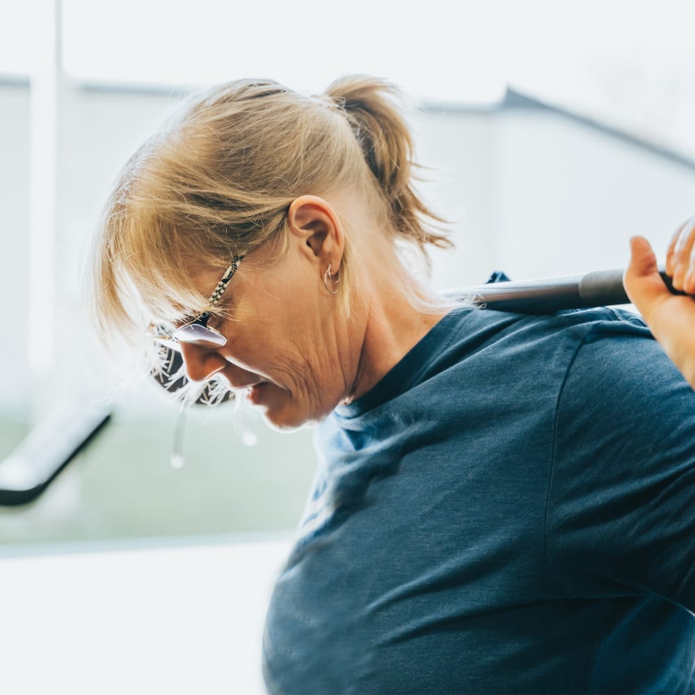 woman lifting weights at the gym